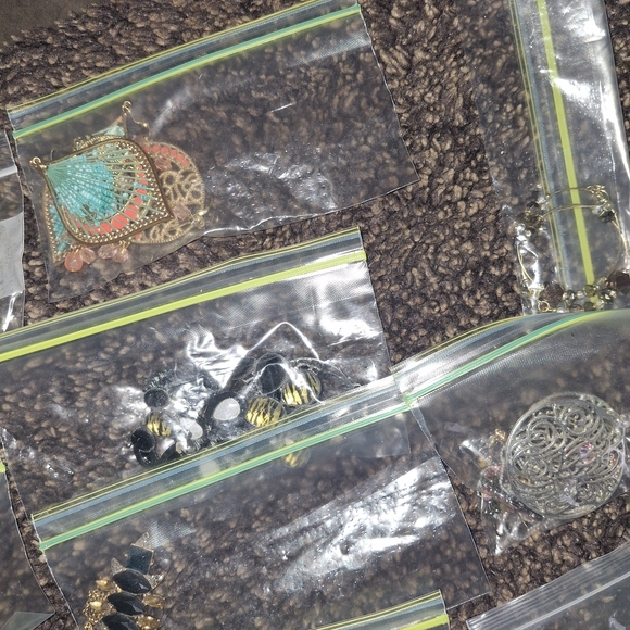 Assorted Jewelry Collection - Picture 7 of 7